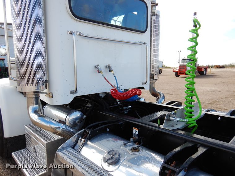 image for item DJ0805 2007 Peterbilt 357  semi truck