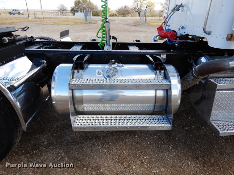 image for item DJ0805 2007 Peterbilt 357  semi truck