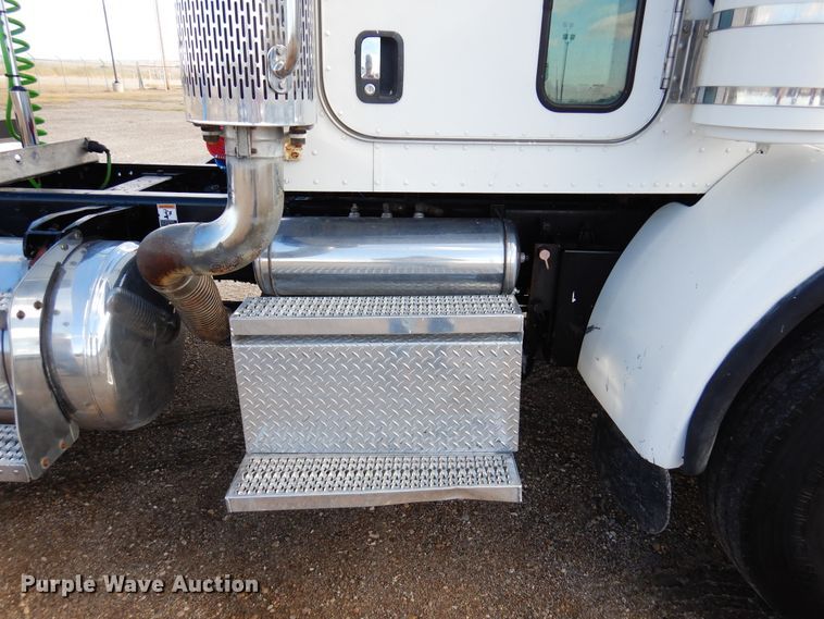 image for item DJ0805 2007 Peterbilt 357  semi truck