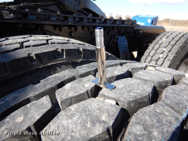 image for item DJ0805 2007 Peterbilt 357  semi truck