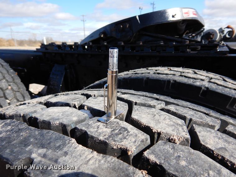 image for item DJ0805 2007 Peterbilt 357  semi truck