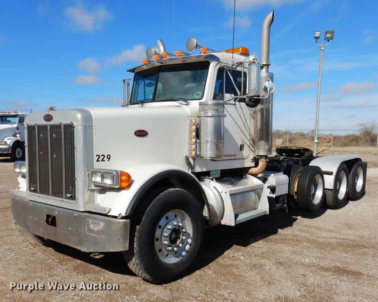 image for item DJ0806 2001 Peterbilt 378  semi truck