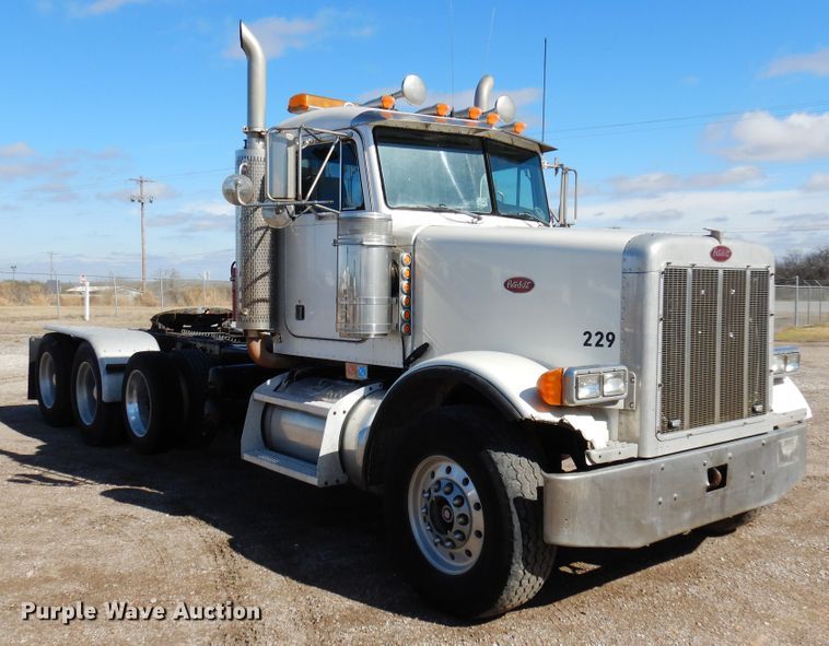 image for item DJ0806 2001 Peterbilt 378  semi truck