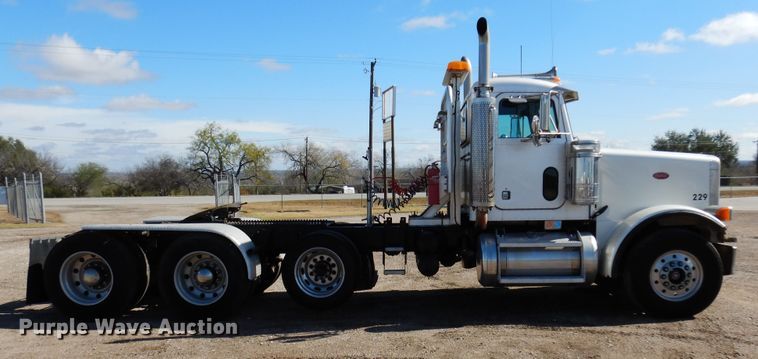 image for item DJ0806 2001 Peterbilt 378  semi truck
