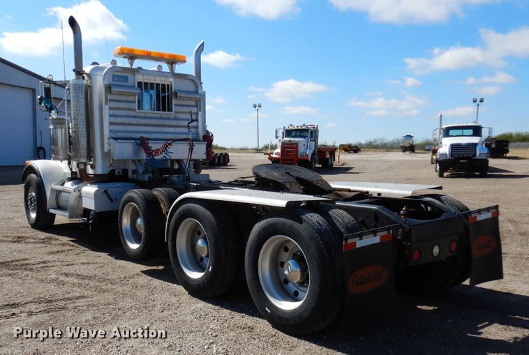 image for item DJ0806 2001 Peterbilt 378  semi truck