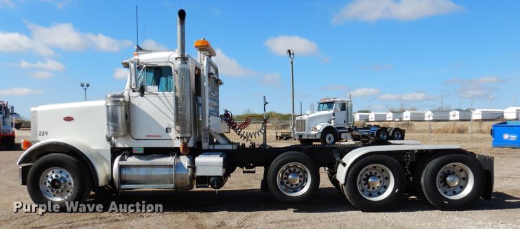 image for item DJ0806 2001 Peterbilt 378  semi truck