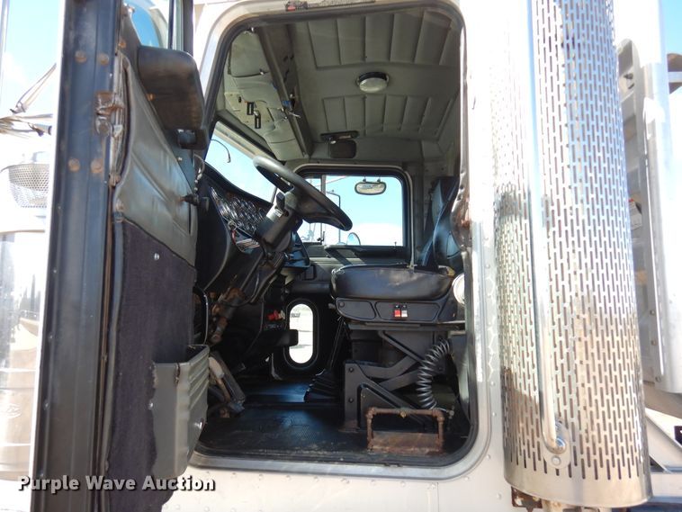 image for item DJ0806 2001 Peterbilt 378  semi truck