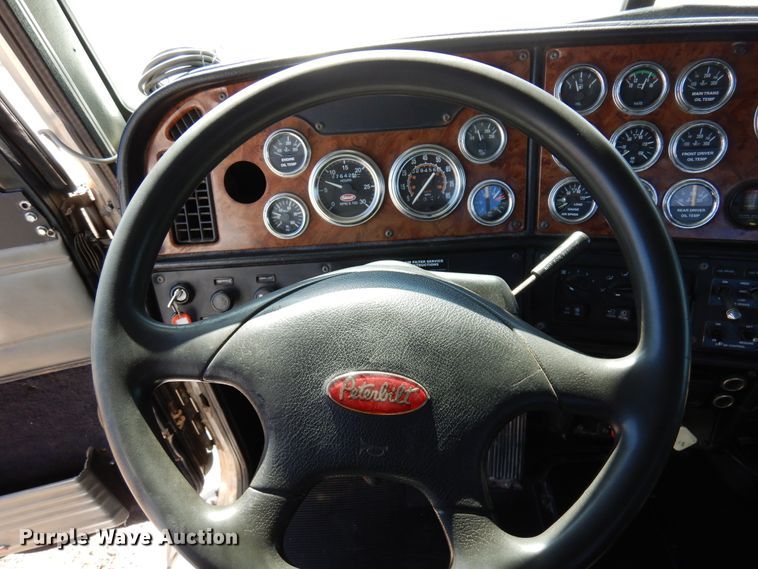 image for item DJ0806 2001 Peterbilt 378  semi truck