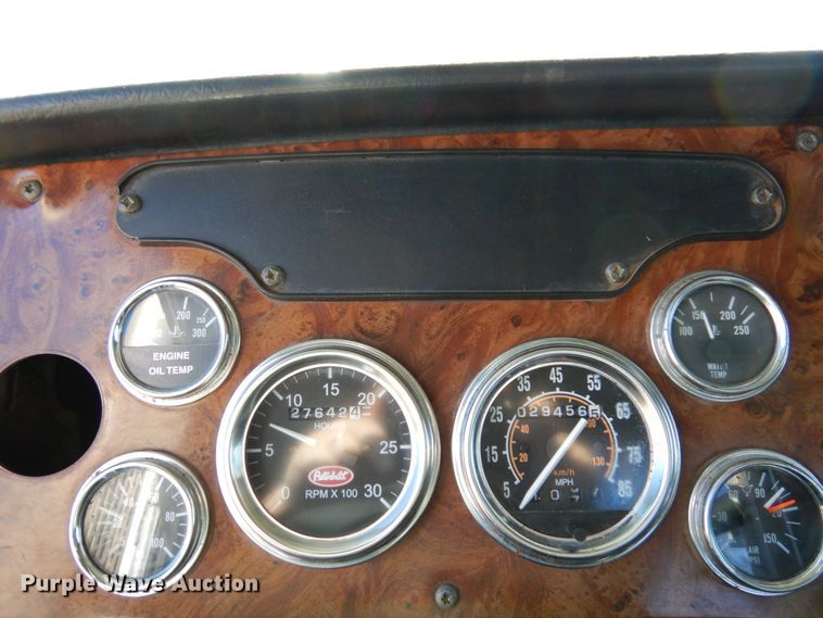 image for item DJ0806 2001 Peterbilt 378  semi truck