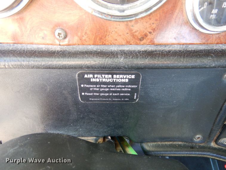 image for item DJ0806 2001 Peterbilt 378  semi truck