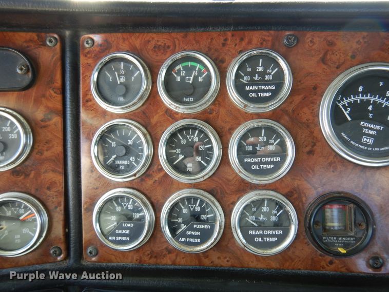 image for item DJ0806 2001 Peterbilt 378  semi truck