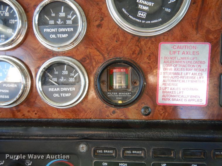 image for item DJ0806 2001 Peterbilt 378  semi truck