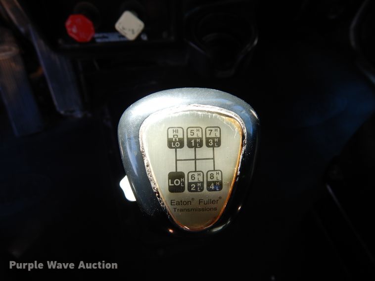 image for item DJ0806 2001 Peterbilt 378  semi truck