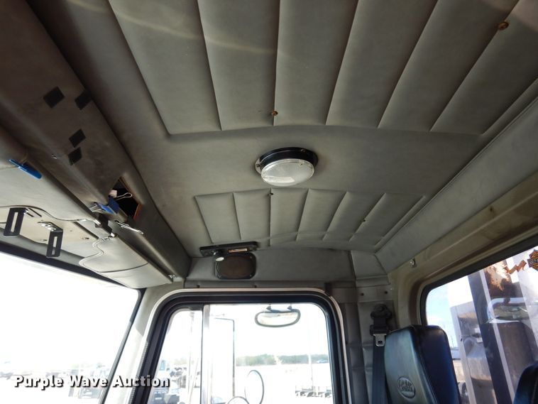 image for item DJ0806 2001 Peterbilt 378  semi truck