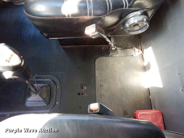 image for item DJ0806 2001 Peterbilt 378  semi truck