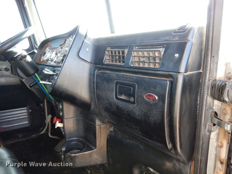 image for item DJ0806 2001 Peterbilt 378  semi truck