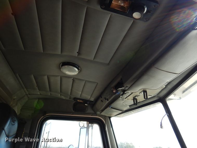 image for item DJ0806 2001 Peterbilt 378  semi truck