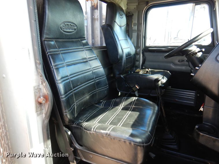 image for item DJ0806 2001 Peterbilt 378  semi truck