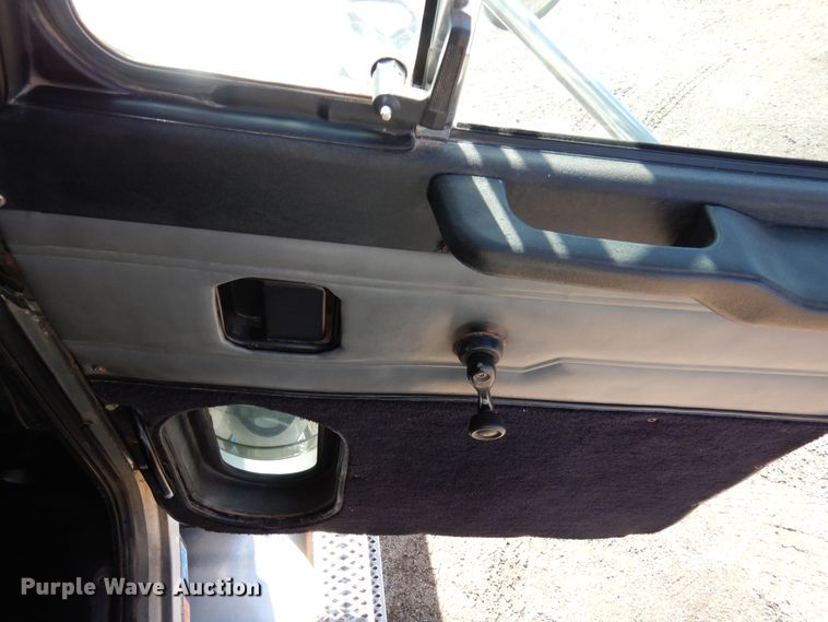 image for item DJ0806 2001 Peterbilt 378  semi truck