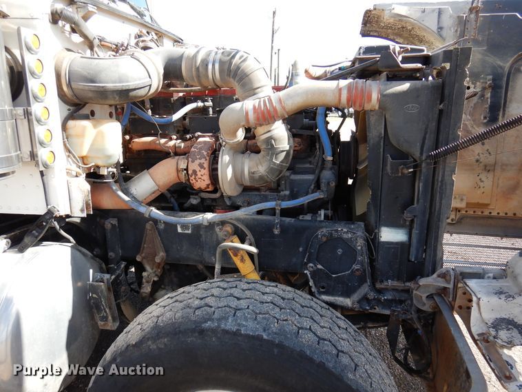 image for item DJ0806 2001 Peterbilt 378  semi truck