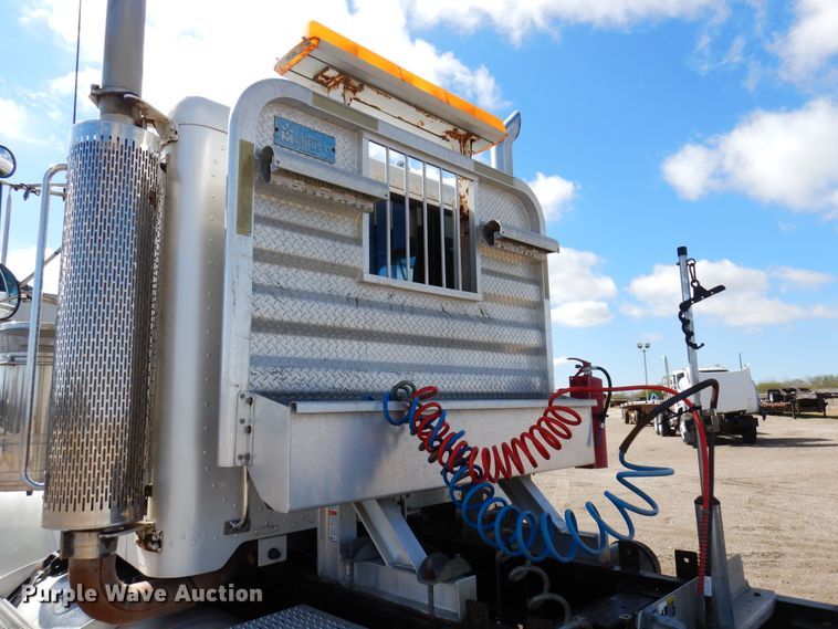 image for item DJ0806 2001 Peterbilt 378  semi truck