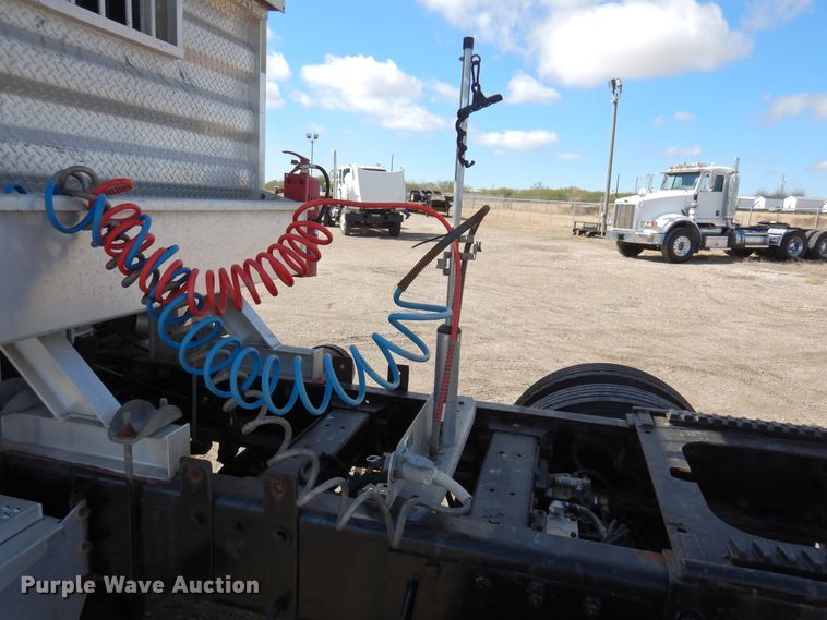 image for item DJ0806 2001 Peterbilt 378  semi truck