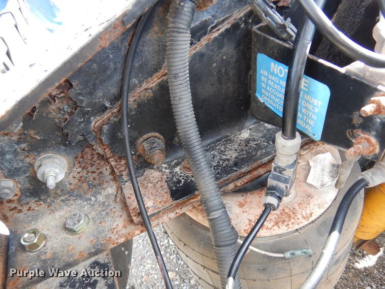 image for item DJ0806 2001 Peterbilt 378  semi truck