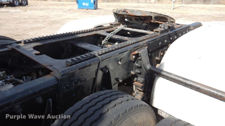 image for item DJ0806 2001 Peterbilt 378  semi truck