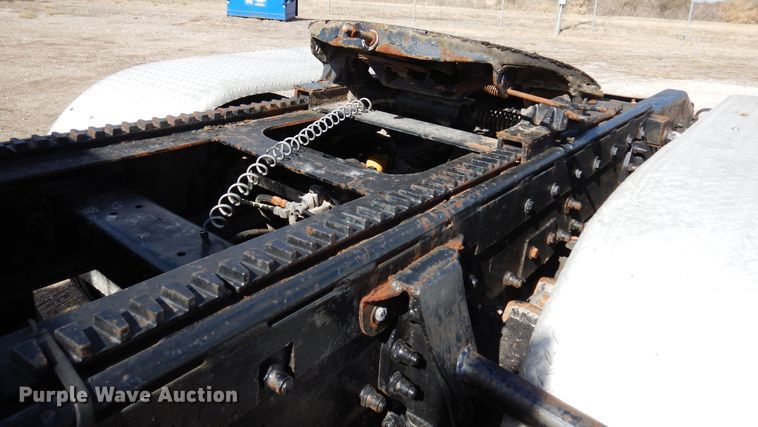 image for item DJ0806 2001 Peterbilt 378  semi truck