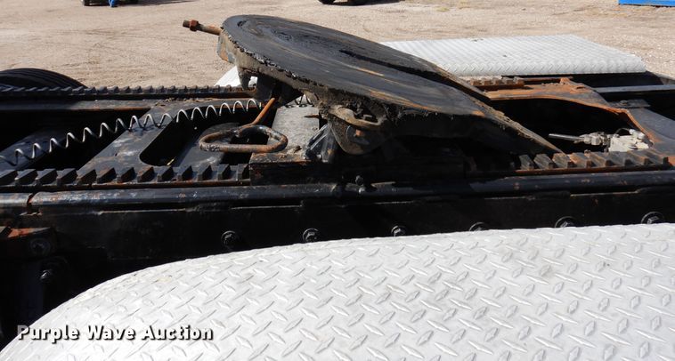 image for item DJ0806 2001 Peterbilt 378  semi truck