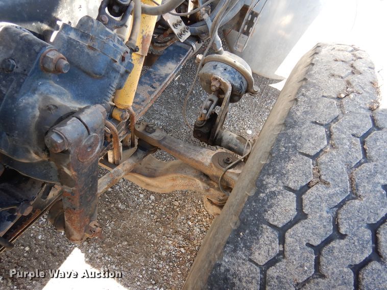 image for item DJ0806 2001 Peterbilt 378  semi truck