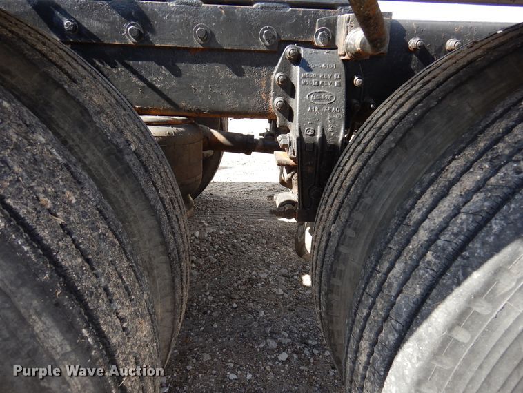 image for item DJ0806 2001 Peterbilt 378  semi truck