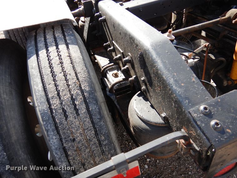 image for item DJ0806 2001 Peterbilt 378  semi truck