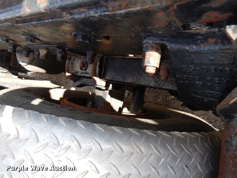 image for item DJ0806 2001 Peterbilt 378  semi truck