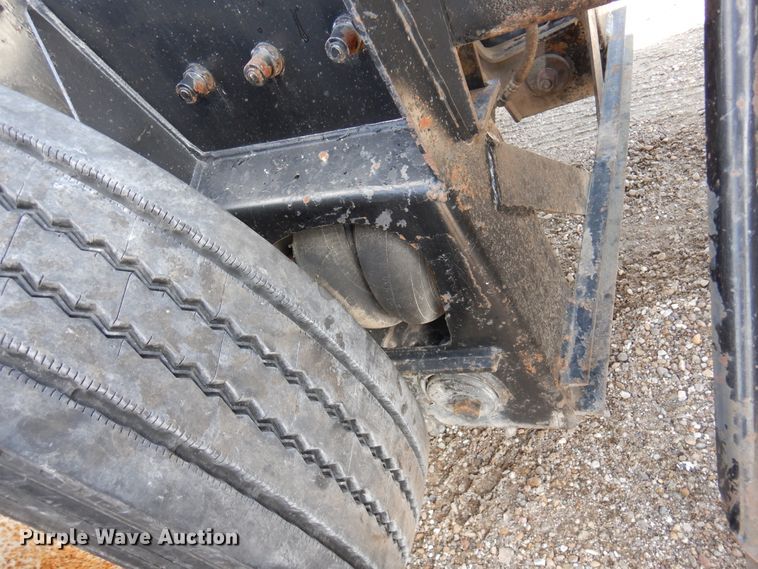 image for item DJ0806 2001 Peterbilt 378  semi truck