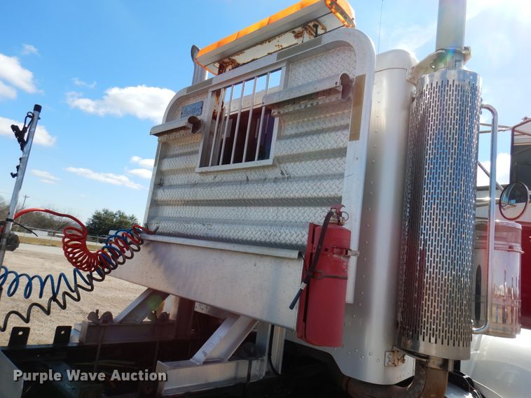 image for item DJ0806 2001 Peterbilt 378  semi truck