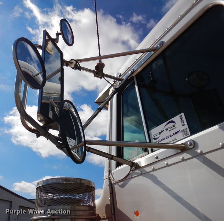 image for item DJ0806 2001 Peterbilt 378  semi truck