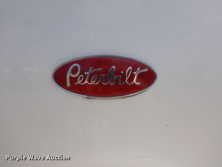 image for item DJ0806 2001 Peterbilt 378  semi truck