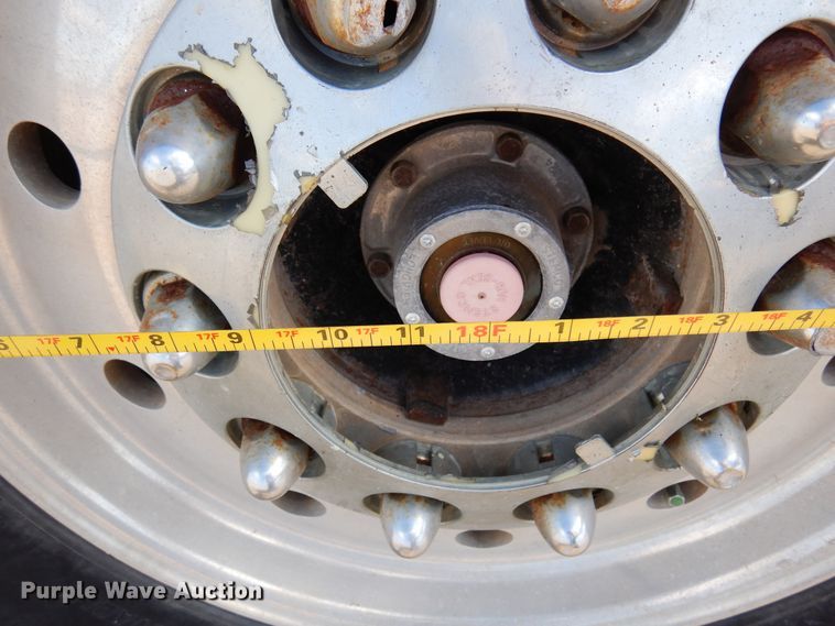 image for item DJ0806 2001 Peterbilt 378  semi truck