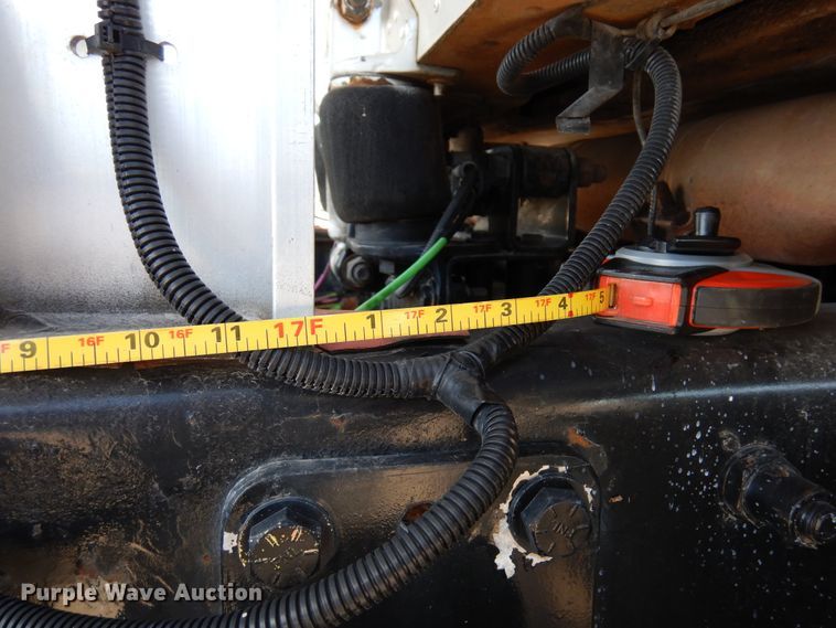 image for item DJ0806 2001 Peterbilt 378  semi truck