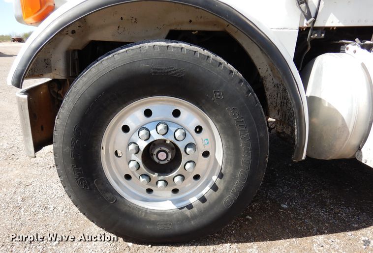 image for item DJ0806 2001 Peterbilt 378  semi truck