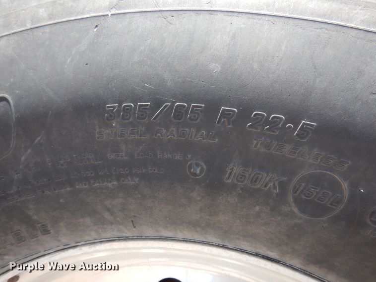 image for item DJ0806 2001 Peterbilt 378  semi truck