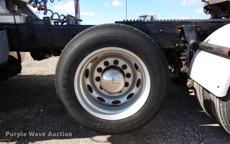 image for item DJ0806 2001 Peterbilt 378  semi truck