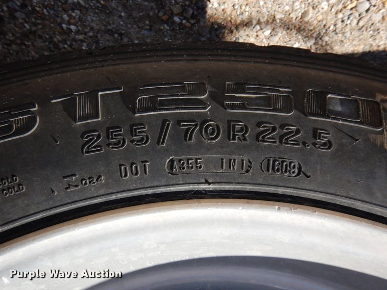 image for item DJ0806 2001 Peterbilt 378  semi truck