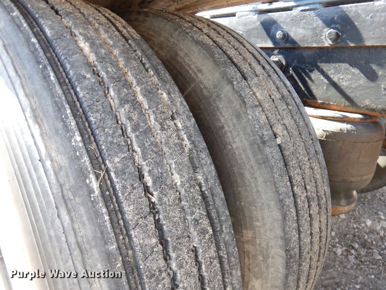 image for item DJ0806 2001 Peterbilt 378  semi truck