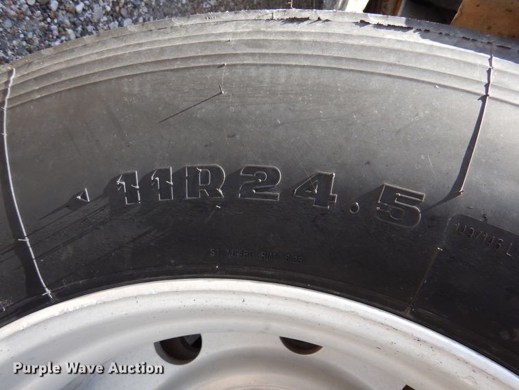 image for item DJ0806 2001 Peterbilt 378  semi truck