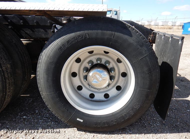 image for item DJ0806 2001 Peterbilt 378  semi truck