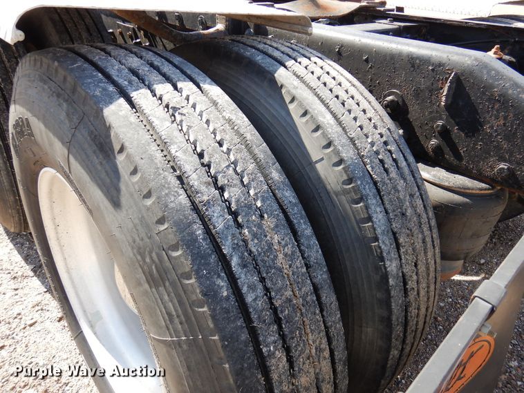 image for item DJ0806 2001 Peterbilt 378  semi truck