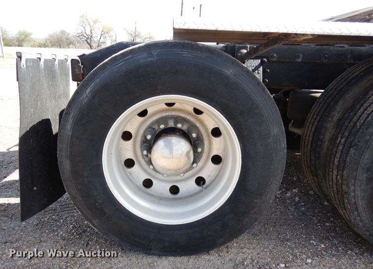 image for item DJ0806 2001 Peterbilt 378  semi truck