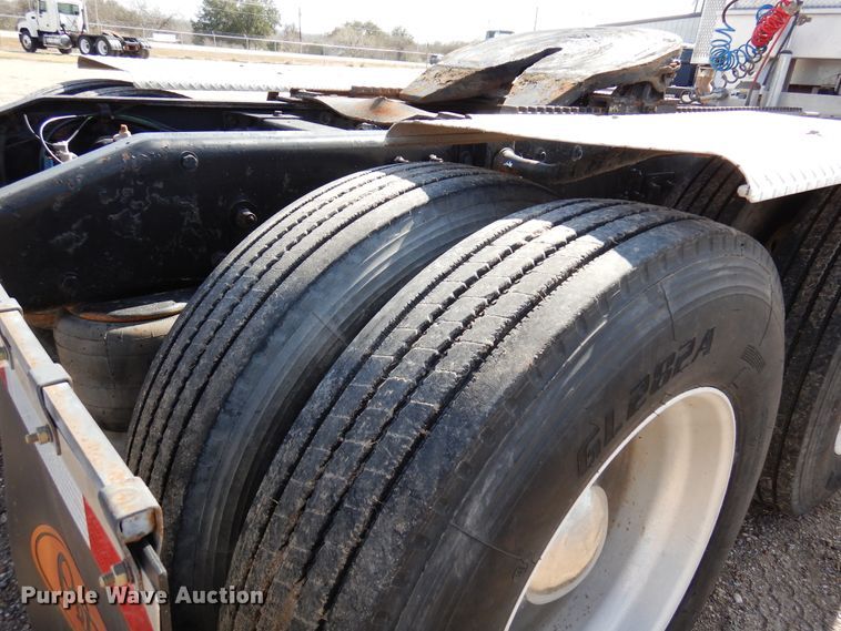 image for item DJ0806 2001 Peterbilt 378  semi truck